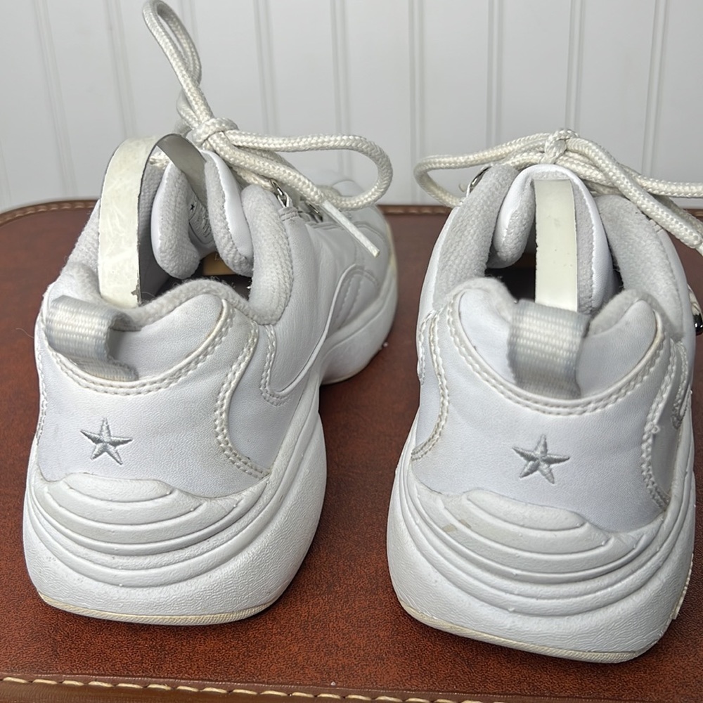 Converse Leather Sneakers Size Ladies 7 - Picture 4 of 9